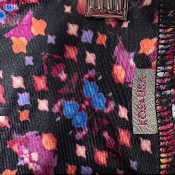 KOS USA PIXEL Crop Capri Leggings Pink Purple Black size small - Picture 3 of 5